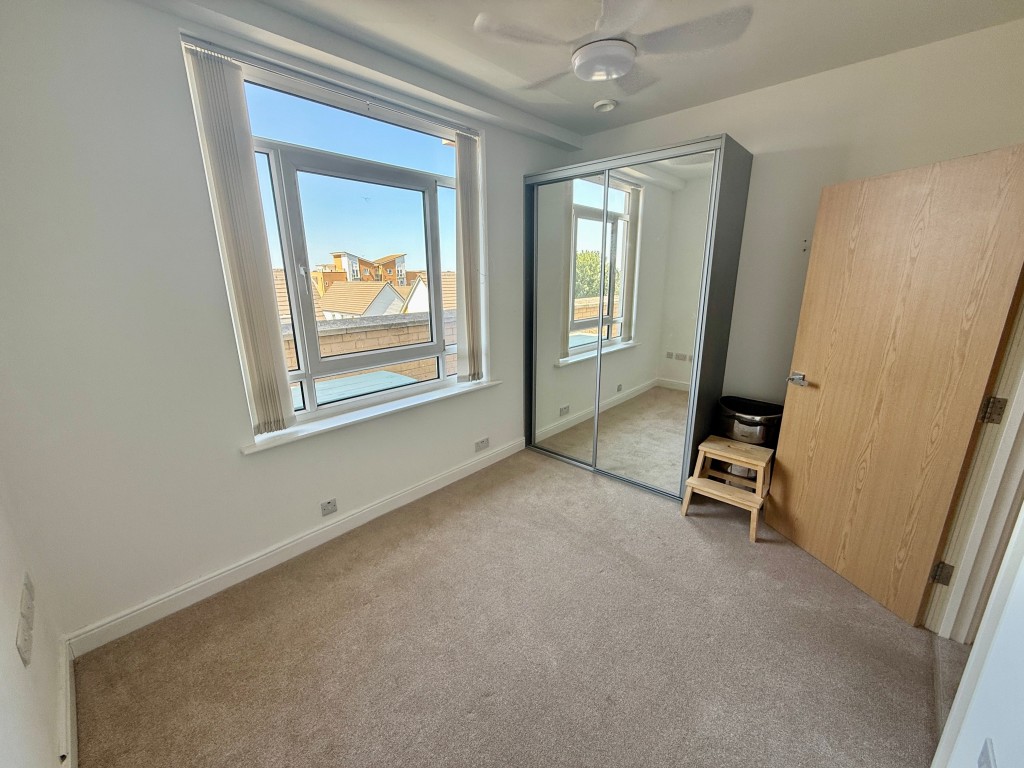Lot: 69 - VACANT ONE-BEDROOM FLAT - Bedroom